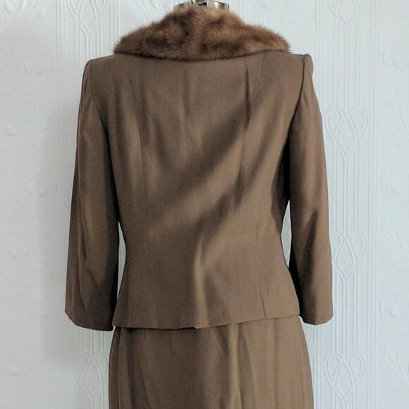 Late 50's early 60's brown suit with mink collar small/medium - Picture 3 of 4